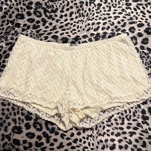 Aerie size large cream crochet shorts
